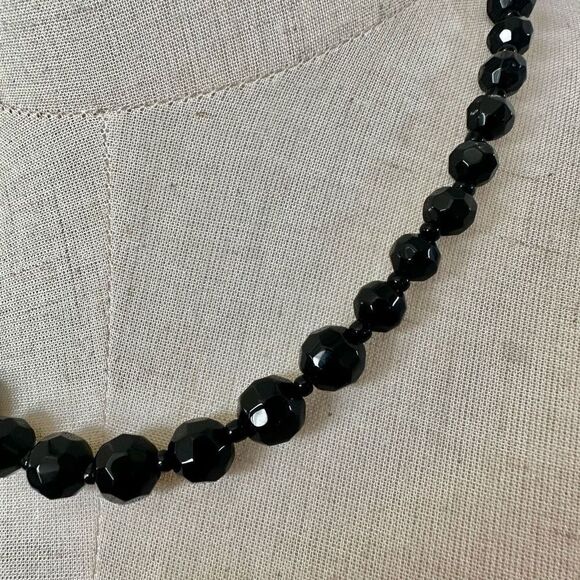 Black beaded necklace - Picture 2 of 8